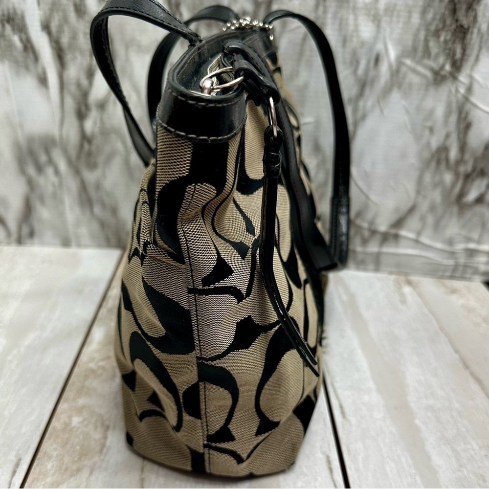 Coach Black and Cream Signature Tote Patent Leather Handles Trim Y2K  Classic - Picture 4 of 16